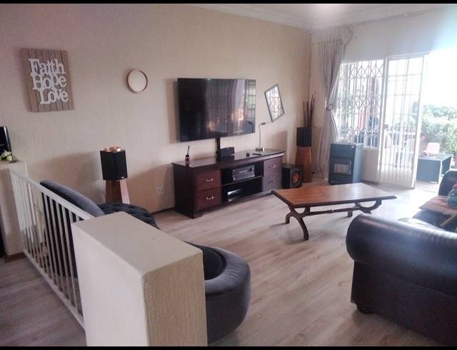 2 BEDROOM TOWNHOUSE FOR SALE IN SUNDOWNER